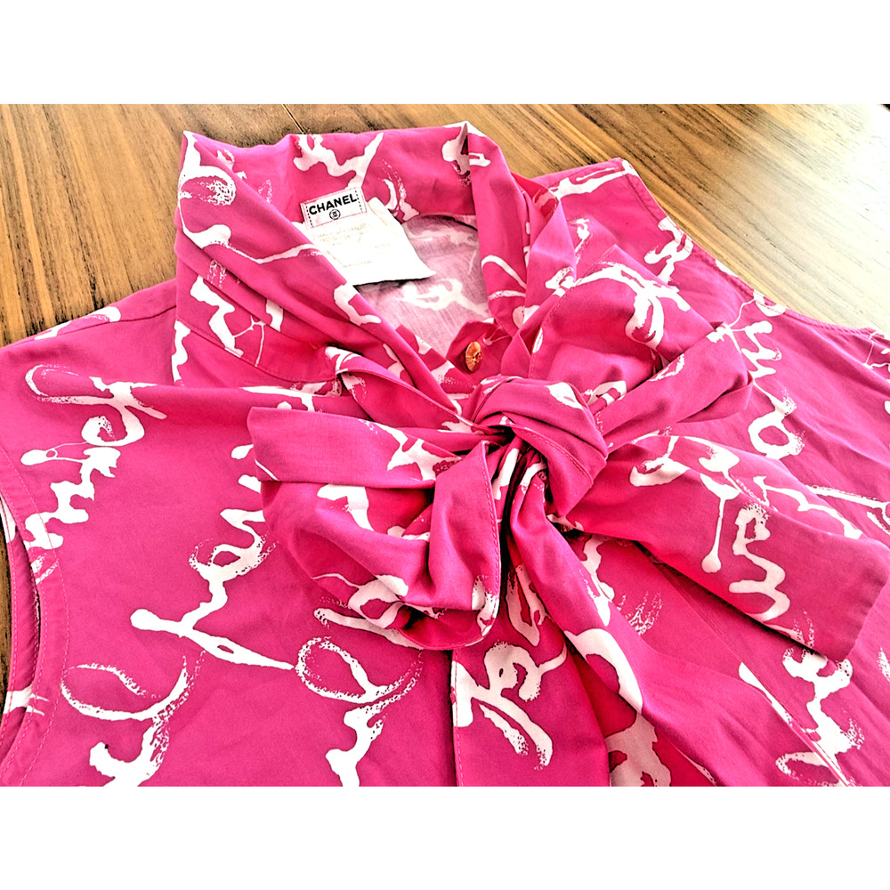 VINTAGE Chanel Script PINK SZ 38 Top Bowtie Ribbon Button down Vest Shirt RARE